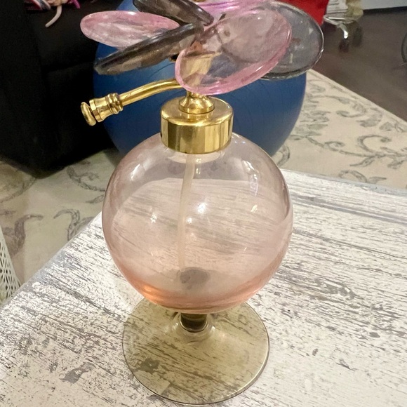 VINTAGE PINK GLASS PERFUME BOTTLE WITH FLORAL TOP - Picture 8 of 8